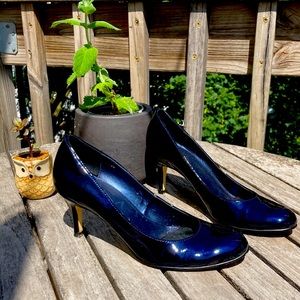 Vaneli Manmadesole Navy Blue Patent Leather Heels, size 6
